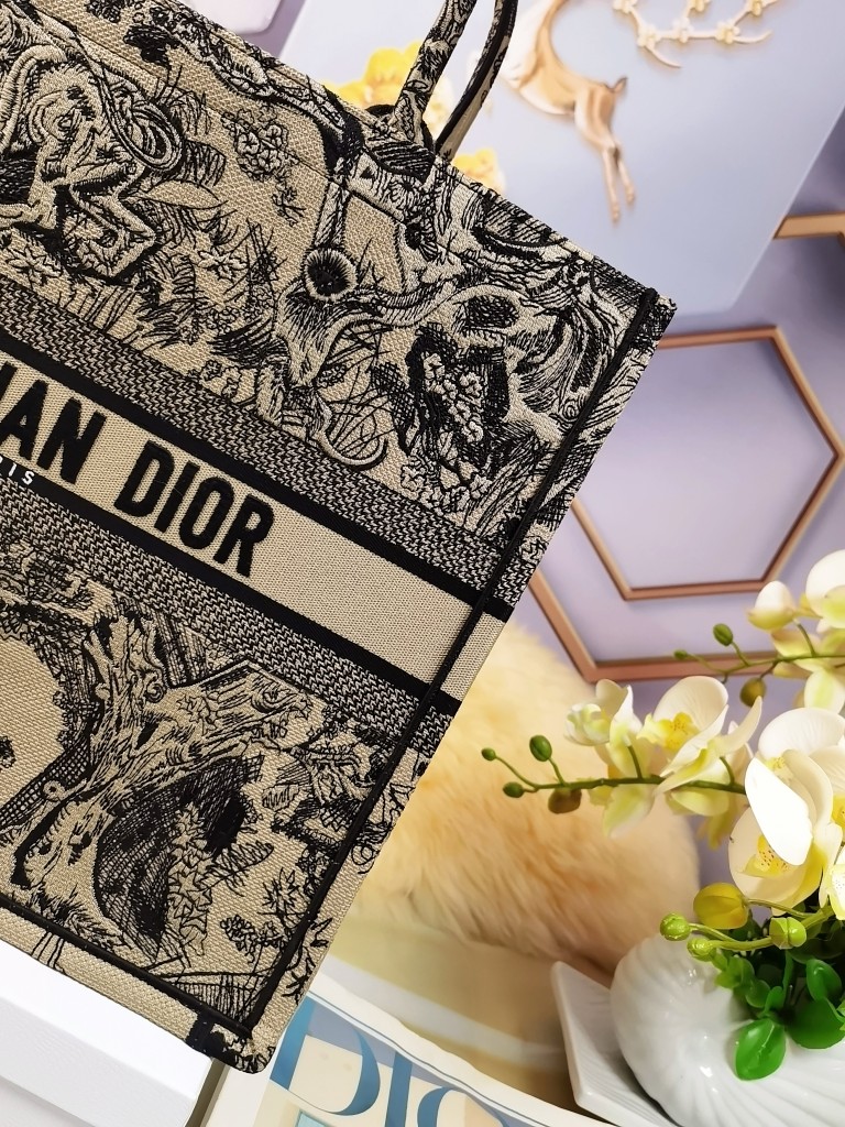 Christian Dior Shopping Bags